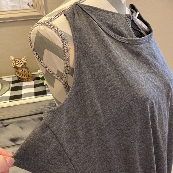 Gray cold shoulder romper - Picture 2 of 5